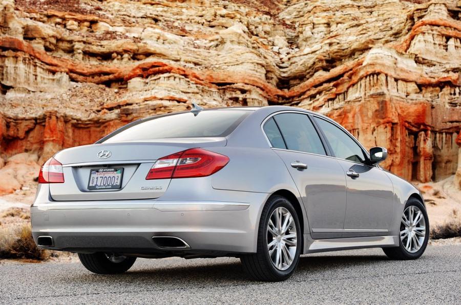  Hyundai Genesis 2012 года  (фото 17 из 73)